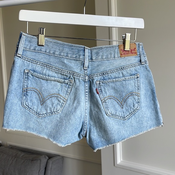 Levi’s Jean Shorts - Picture 3 of 4